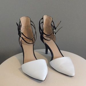Strappy pointed toe kitten heel